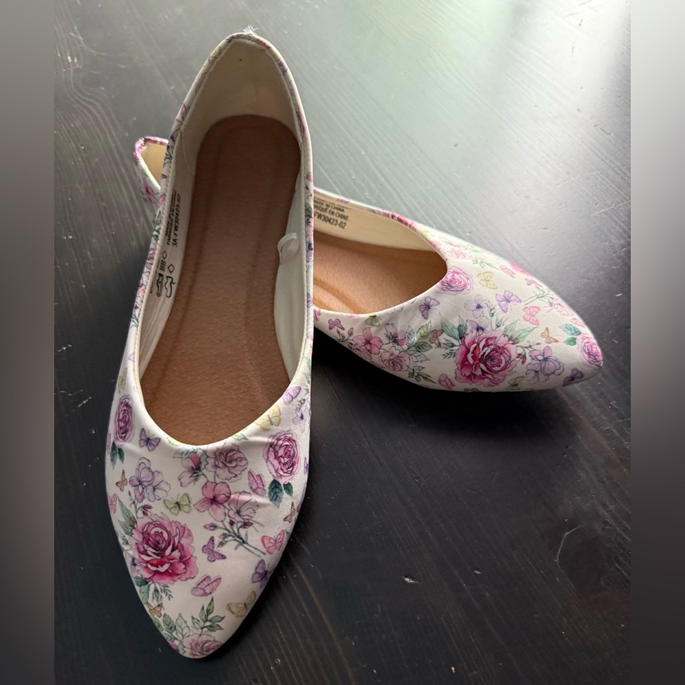 2/$20 Flowered Ardene Flats Size 7